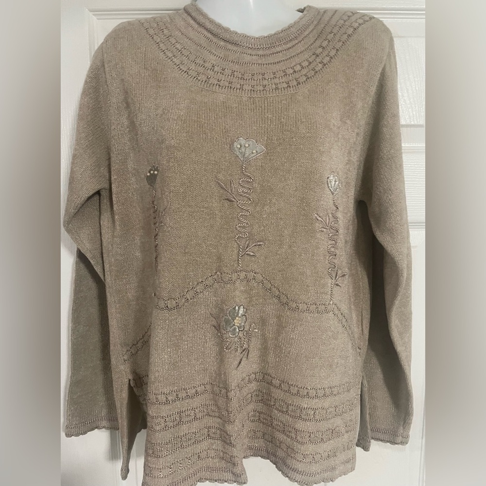 Embossed Floral Beige Embroidered Women's Sweater by Style de Paris Size S NWT
